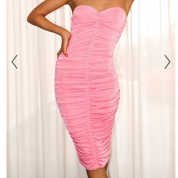 NWOT SHOWPO HOT PINK ROUGED STRAPLESS MIDI DRESS WITH SWEETHEART NECK SIZE 2 - Picture 2 of 10